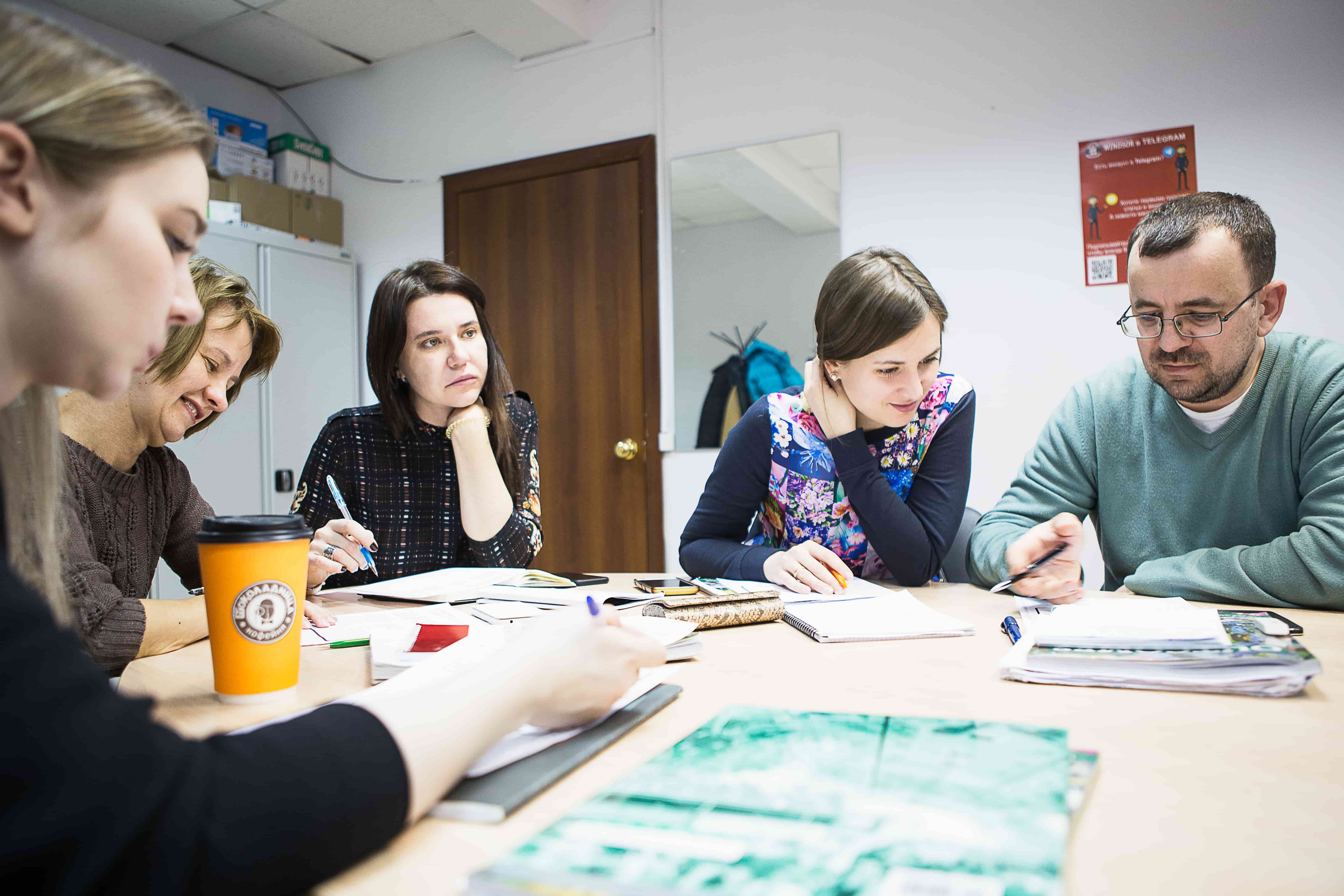 Почему разные курсы. Английская школа в Москве. Англоязычная школа в Москве. Директор школы английского языка. Разные курсы.