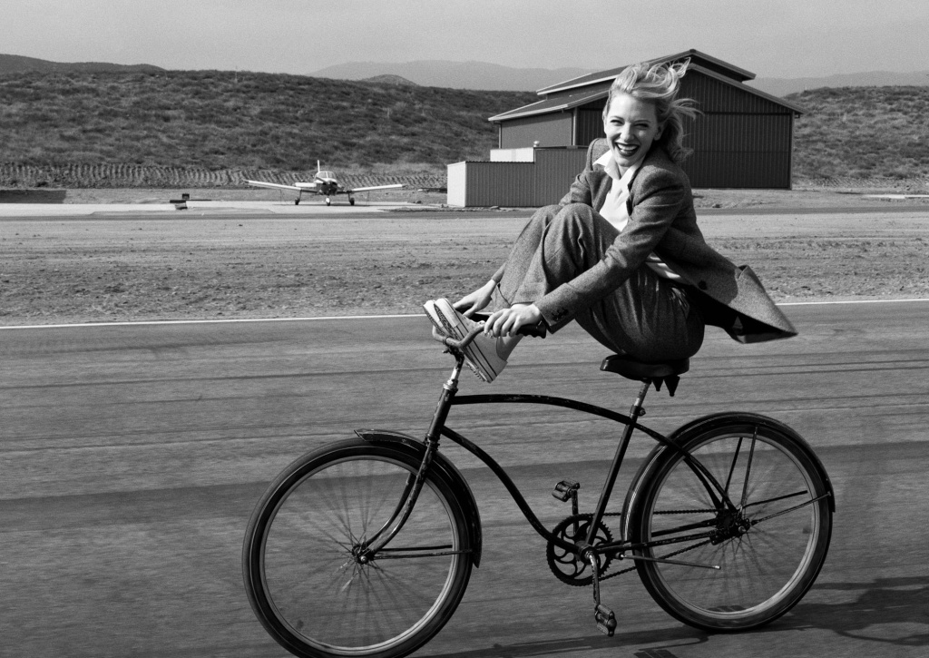 __Photo_of_Cate_Blanchett_on_the_bike_054621_.jpg