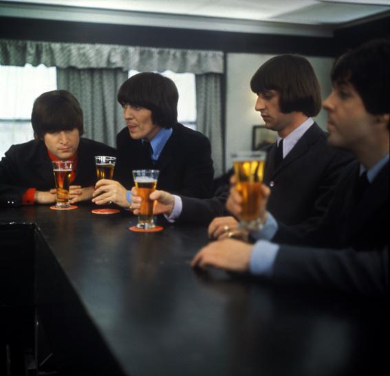 01.Beatlesnopub.jpg