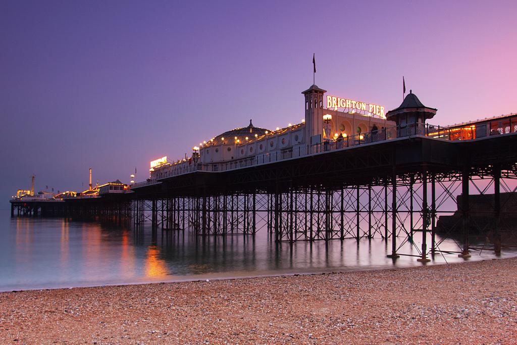 Brighton_Pier_at_dusk.jpg